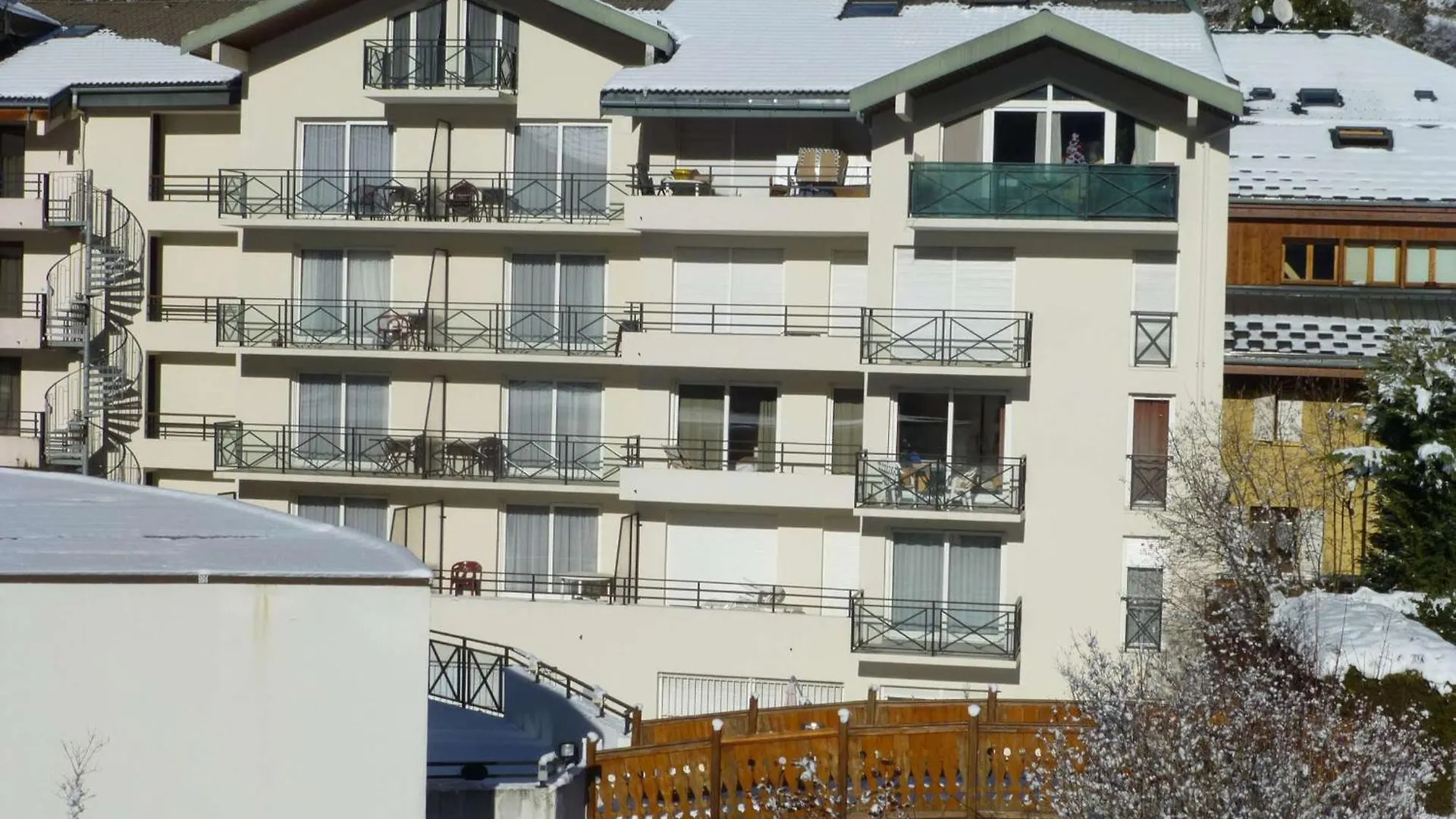 Duplex Spacieux 8 Pers Avec Parking, Balcon Et Wifi - Centre De Brides-Les-Bains - Fr-1-512-177